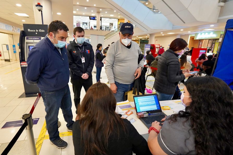 Más de 3 mil personas se han inoculado contra el Covid en vacunatorio del Mall Arauco Chillán