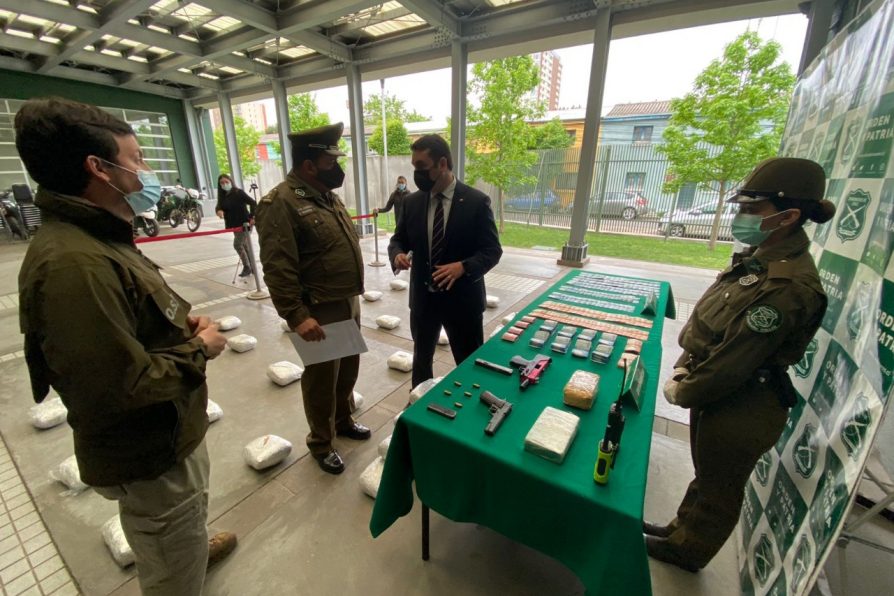 Fiscalía y OS7 de Carabineros incautan 48 kilos de drogas, armas de fuego y más de $7 millones en operativo en Chillán