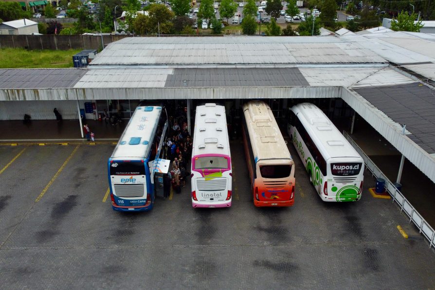 Dirección del Trabajo inició fiscalización del descanso de choferes de los buses interurbanos este fin de semana largo