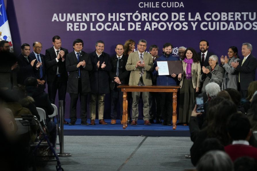 Presidente Gabriel Boric encabeza firma de convenio que extiende la cobertura de la Red Local de Apoyos y Cuidados a 13 comunas de la Región de Ñuble