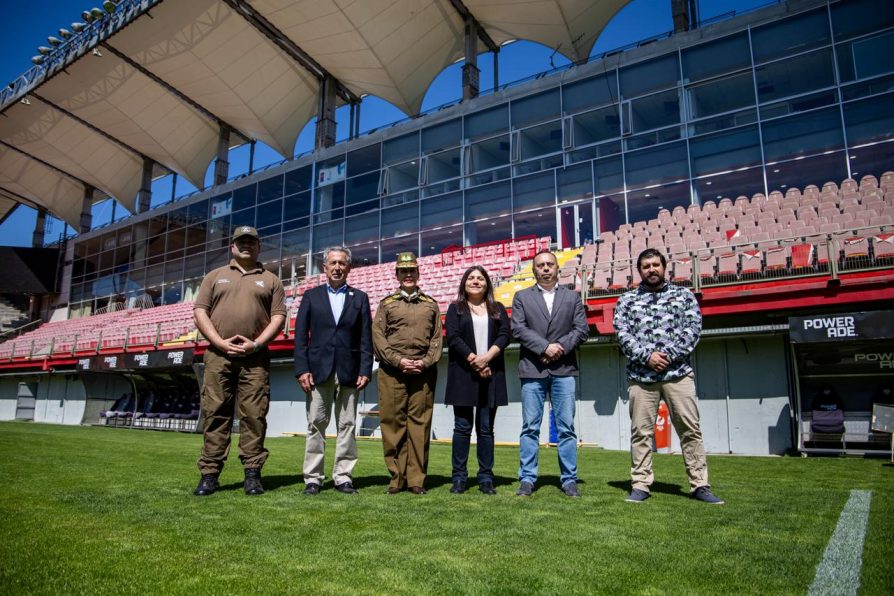 Autoridades realizaron visita inspectiva al Estadio Nelson Oyarzún previo al partido entre Ñublense y Colo Colo en la Región de Ñuble
