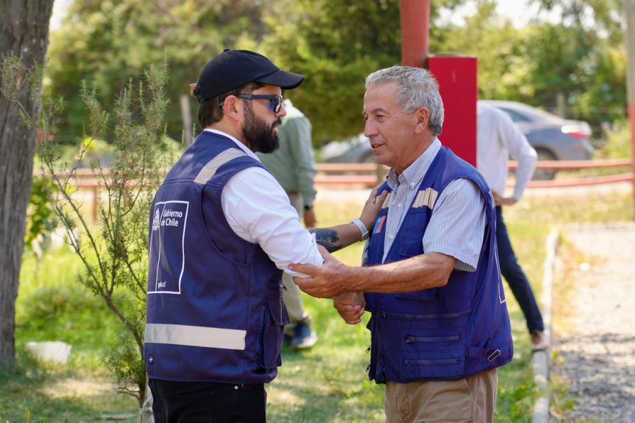 Presidente de la República, Gabriel Boric Font, se reúne con autoridades locales de la Región de Ñuble y entrega declaraciones en el marco de incendios
