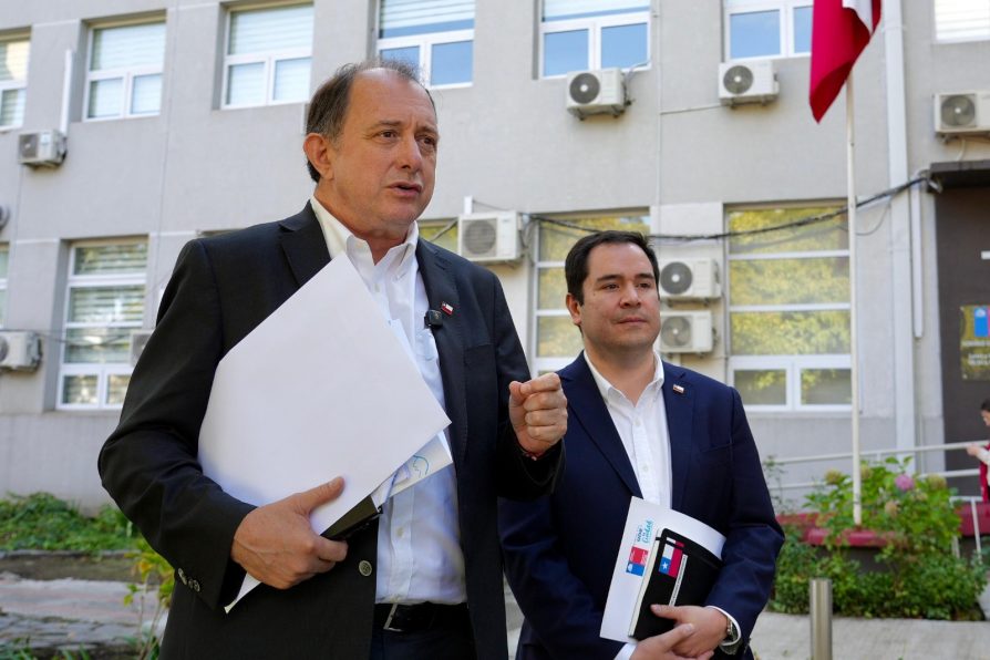 Delegado Presidencial se reúne con Ministro de Vivienda Iván Poduje para coordinar acciones urgentes en Ñuble