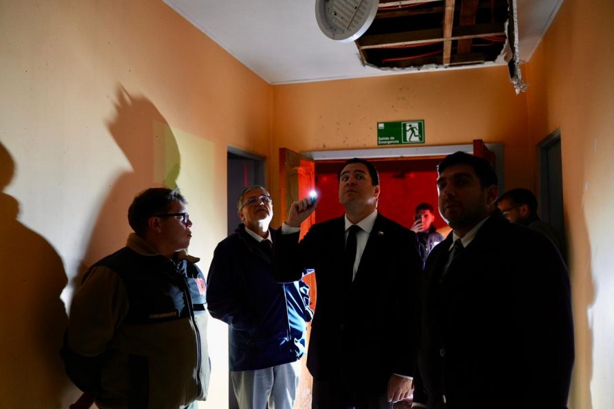 Subsecretario de Redes Asistenciales visita zona afectada por incendios en Posta en Trehuaco