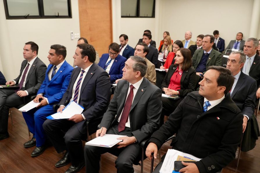 Delegado Presidencial realiza Gabinete Regional en Contraloría con capacitación en probidad y transparencia