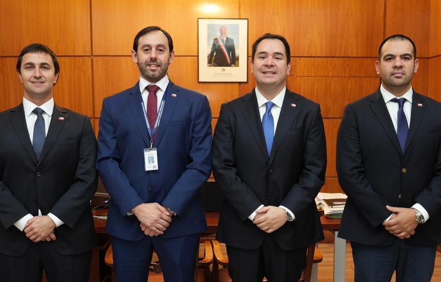 Delegado Presidencial presenta a Directores de la DGA y Planeamiento