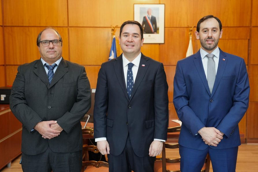 Delegado Presidencial presenta al nuevo Director de la DOH