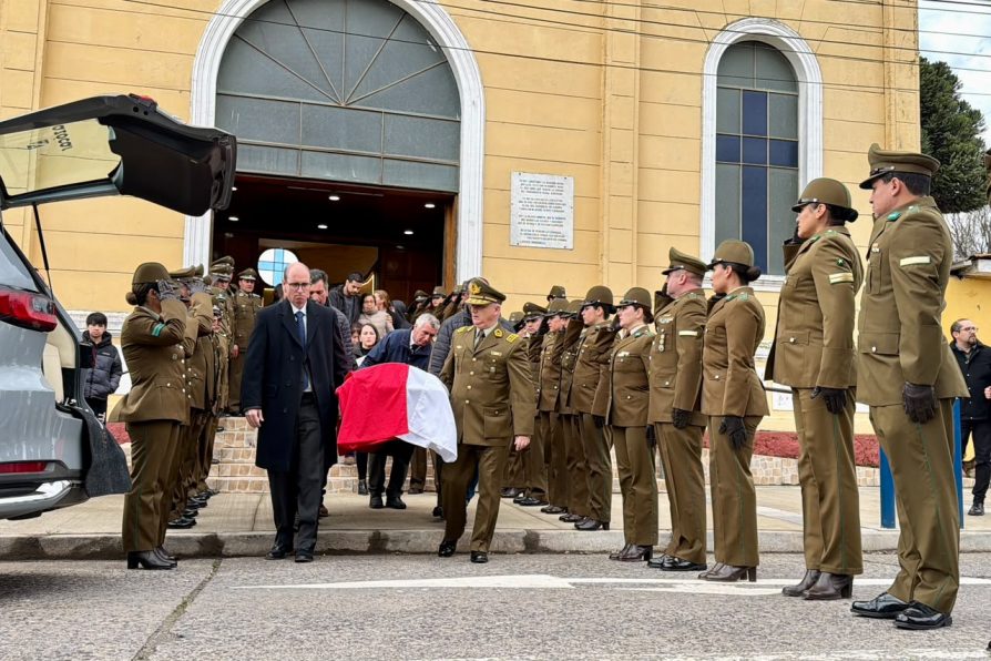 Ministro de Seguridad y Delegado Presidencial acompañaron en Coihueco a la familia del cabo primero Yordan Sepúlveda Gómez