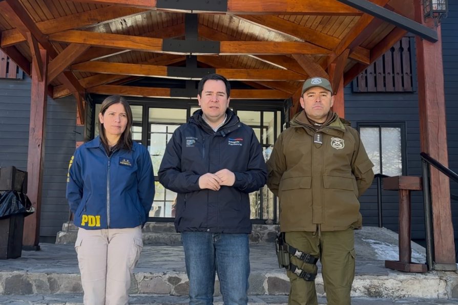 Delegado Presidencial coordina apoyo a evacuados tras incendio en Alto Nevados