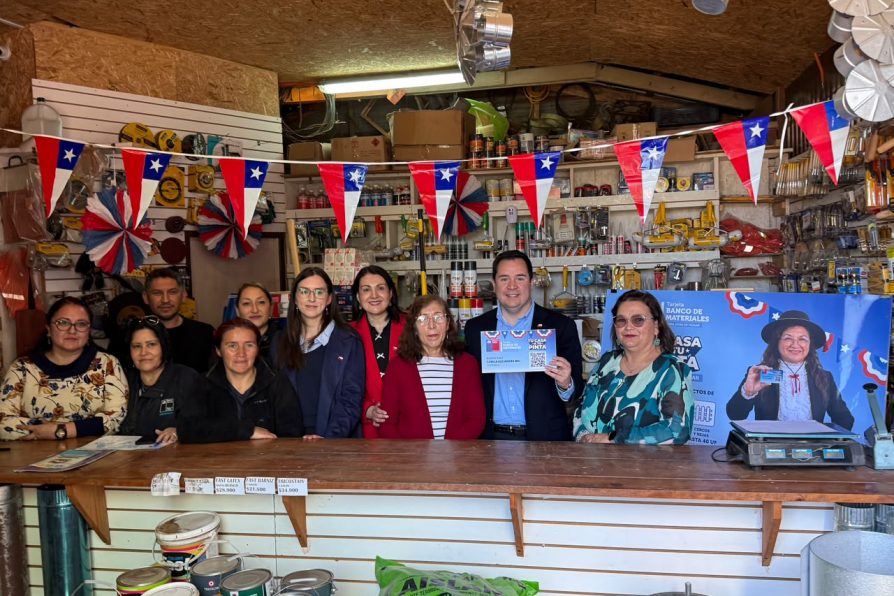 Jefas de hogar podrán reparar techos, baños y cierres con nueva Tarjeta Banco de Materiales