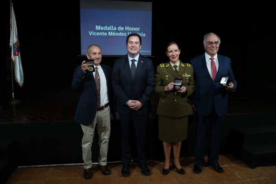 Delegación Presidencial de Ñuble entrega medalla de honor Vicente Méndez Urrejola y reconoce trayectorias que han marcado el desarrollo regional